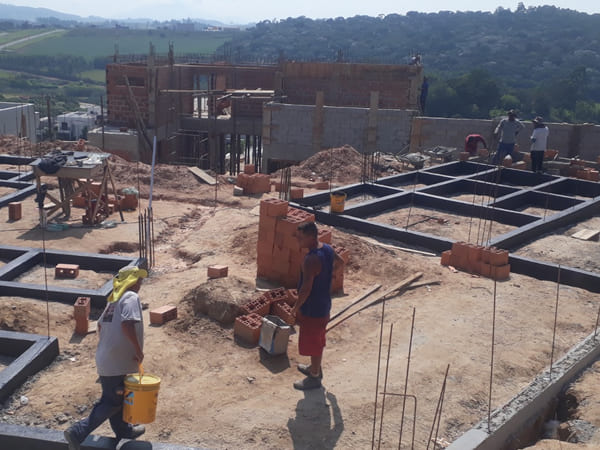 imagem mostrando a fundação de uma casa sendo construída pela Gallo Construções e Reformas
